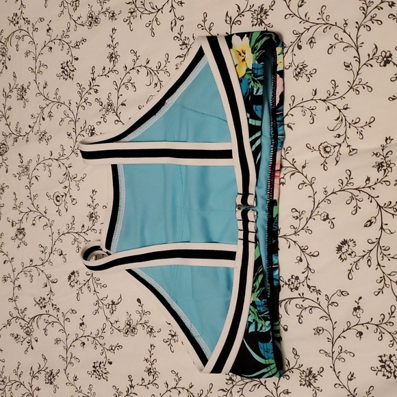 Lot of 3 xs swim tops - Picture 6 of 11